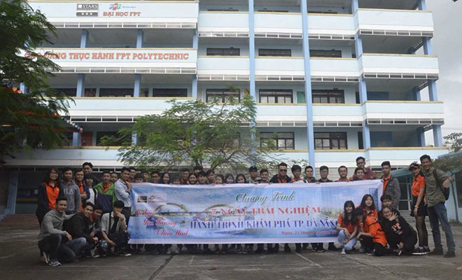 Sinh viên học trồng rau sạch ở Hội An