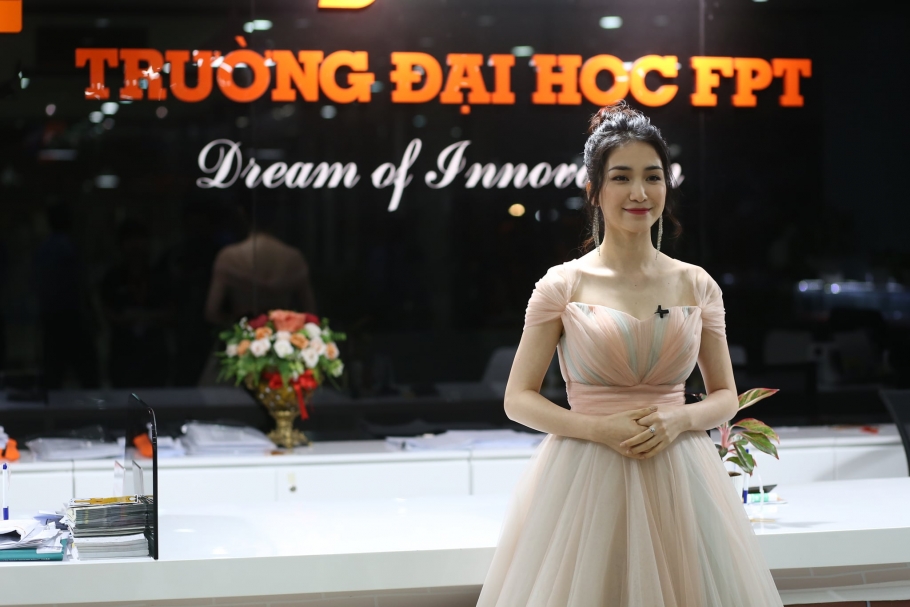 “Công chúa” Hoà Minzy da diết trong loạt Hit tại Chung kết FPT University Talent 2020