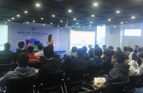 Sinh viên Đại học FPT phỏng vấn trực tiếp tại ngày hội tuyển dụng FPT Software