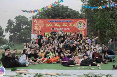 Nhà Melody chơi lớn vác nồi niêu làm tiệc tất niên
