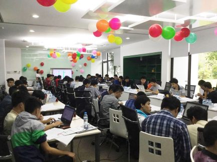 Các đội thi chinh phục cuộc thi ACM Quốc gia Online