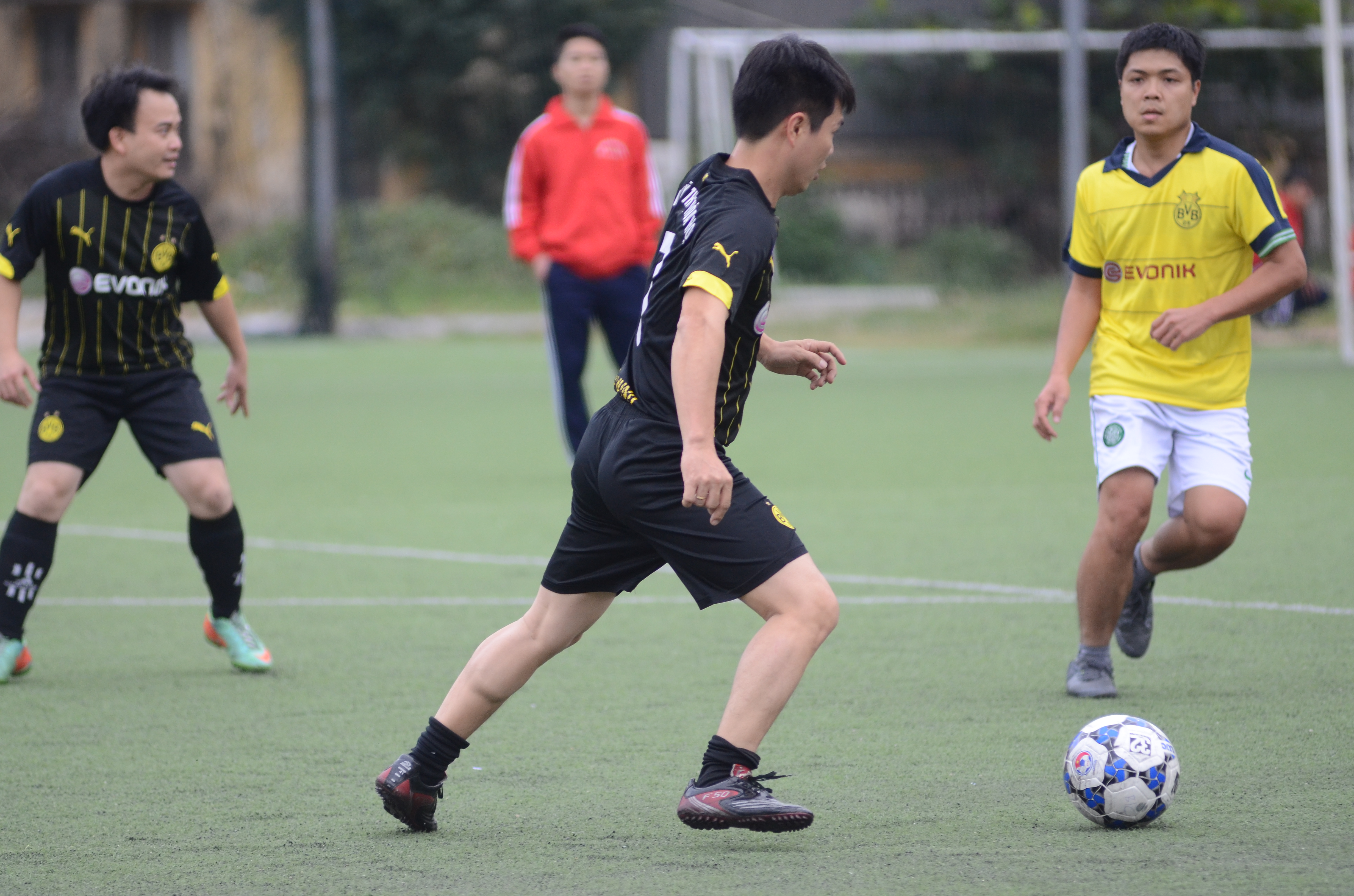 Sôi động Giải bóng đá cán bộ trẻ năm 2015