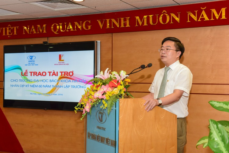 Tập đoàn Dệt may Việt Nam trao tài trợ 3.000 áo sơ mi cho Trường ĐHBK Hà Nội