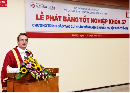 21 tân cử nhân nhận bằng tiếng Anh chuyên nghiệp quốc tế (IPE)