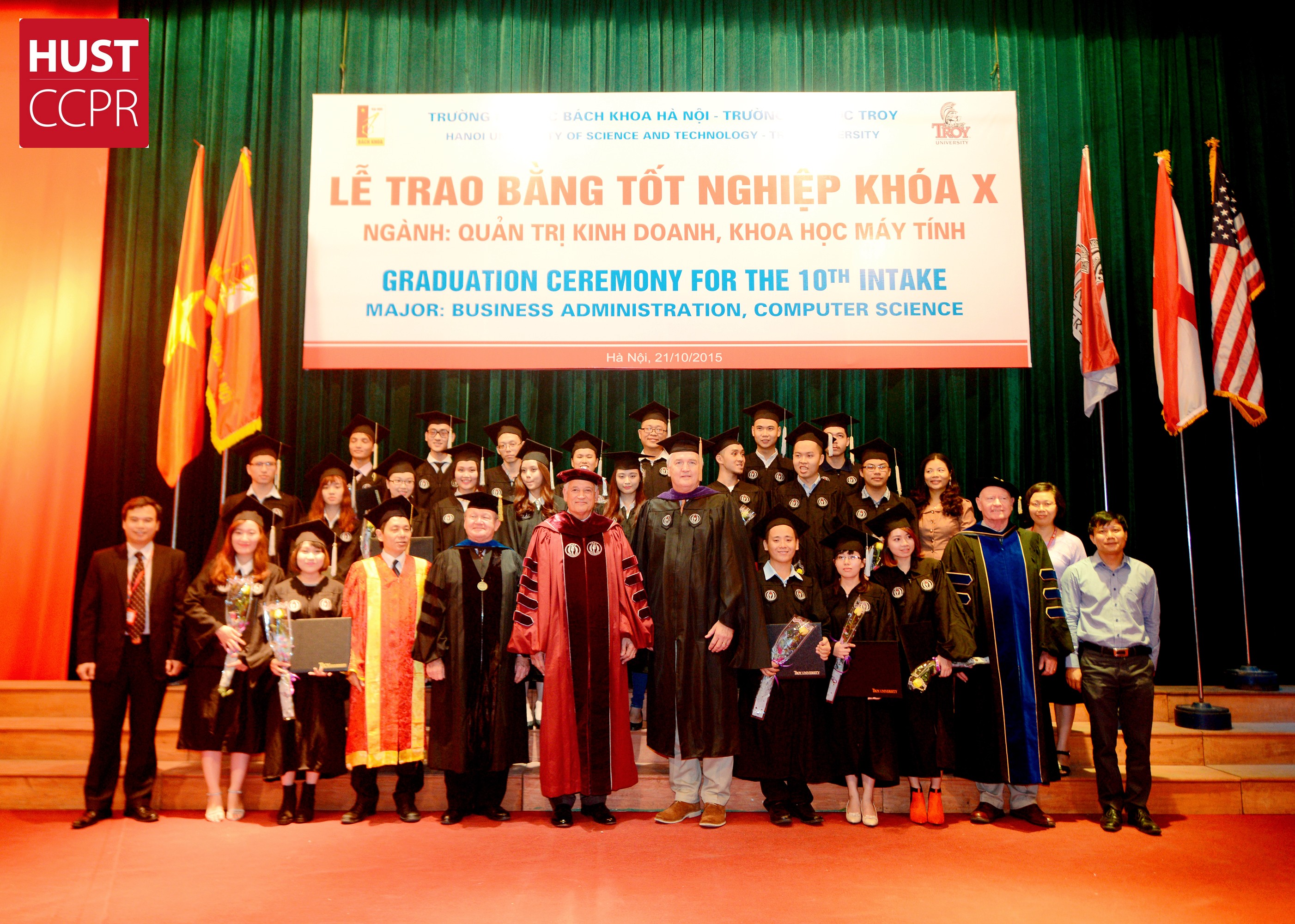 24 sinh viên nhận bằng tốt nghiệp Đại học Troy (Hoa Kỳ)