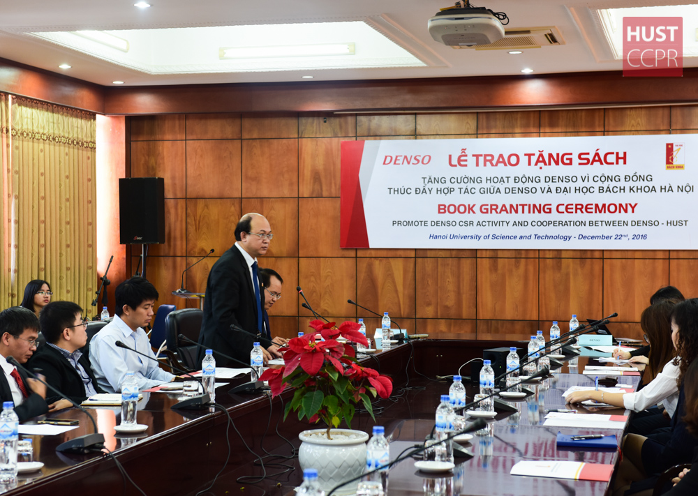 “Sách là ngọn đèn bất diệt của trí tuệ con người”