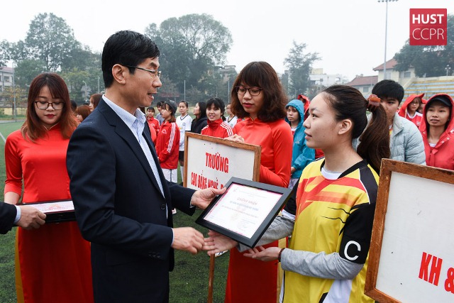 16 đội bóng tranh tài tại Giải bóng đá nữ sinh viên năm 2017 (BKFS’s Cup 2017)