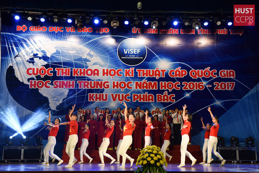 ĐHBK Hà Nội trao các học bổng toàn phần cho đội Nhất cuộc thi ViSEF