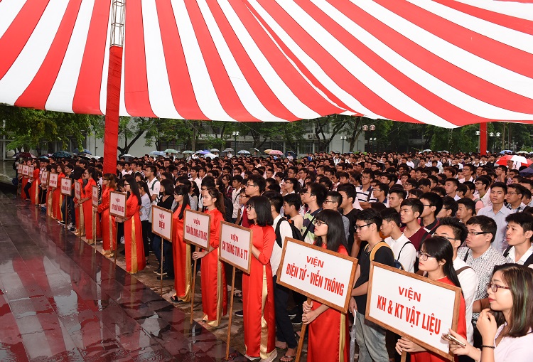 Bộ trưởng Bộ GD&ĐT dự khai giảng năm học 2017 – 2018 tại Trường ĐHBK Hà Nội