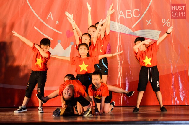 Hội nghị biểu dương con cán bộ viên chức Trường năm học 2016 - 2017