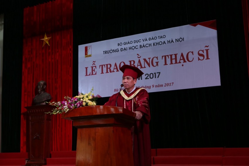 Các tân thạc sĩ rạng rỡ ngày tốt nghiệp năm 2017