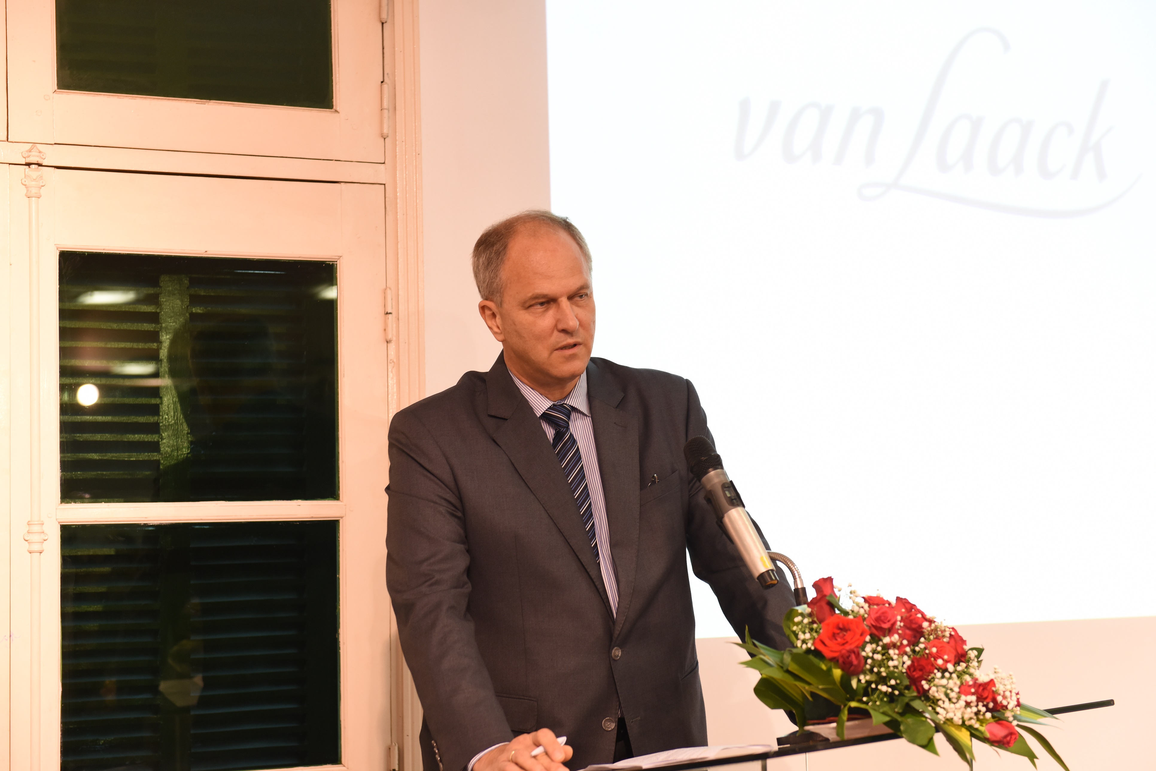 Trường ĐHBK Hà Nội ký kết hợp tác với Công ty vanLaack Asia (CHLB Đức)