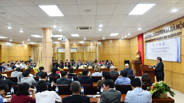 Hội đồng cấp cao về đánh giá nghiên cứu và giáo dục đại học Pháp (HCERES) trao chứng nhận kiểm định quốc tế cho Trường ĐHBK Hà Nội