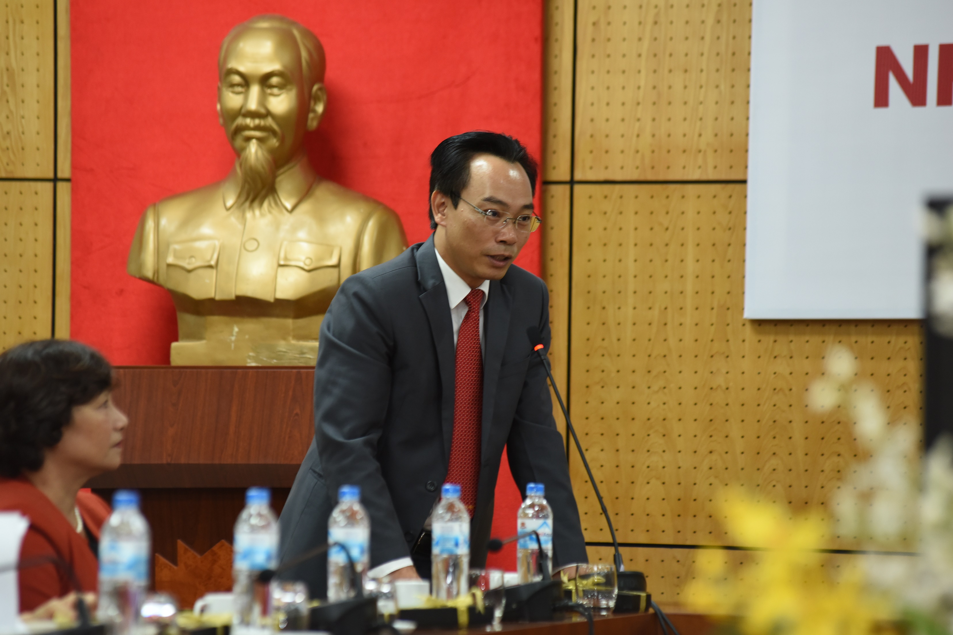 Năm thầy, cô giáo được tặng danh hiệu Nhà giáo Ưu tú