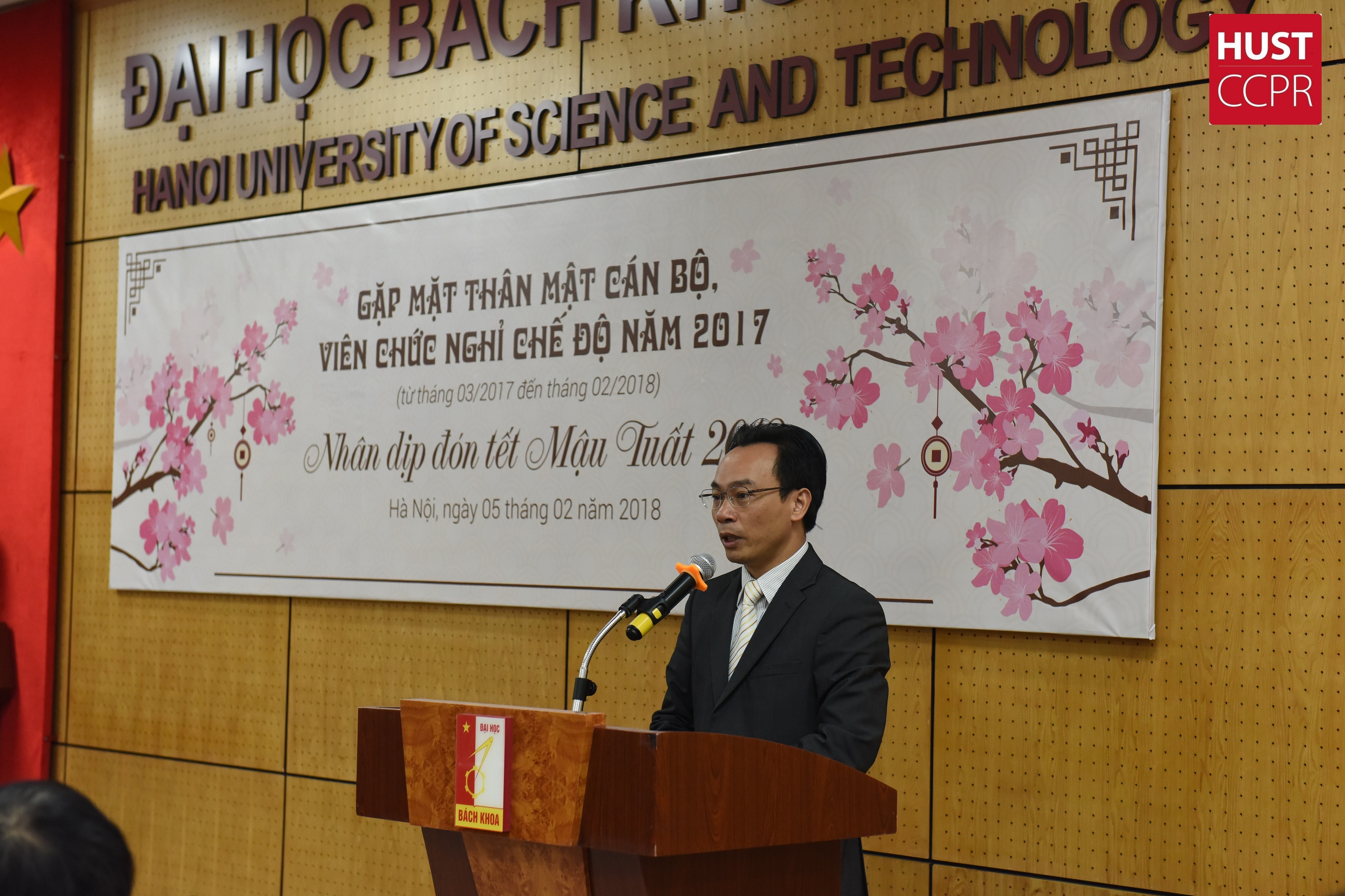 Trường ĐHBK Hà Nội gặp mặt cán bộ viên chức nghỉ chế độ năm 2017