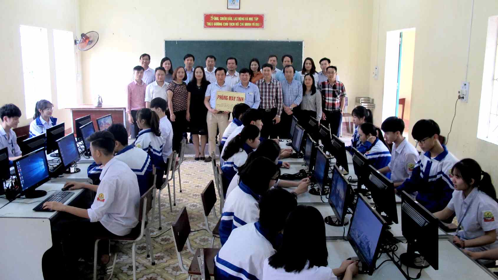 Công đoàn cụm 5 trường đại học chăm lo cho giáo viên, học sinh vùng cao