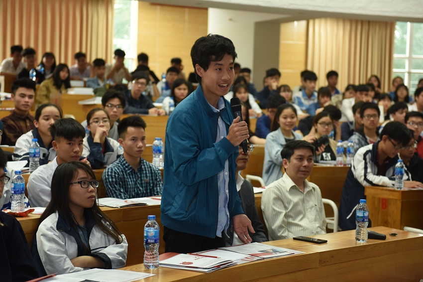 Học sinh lên giảng đường trải nghiệm “Một ngày là sinh viên Bách khoa”