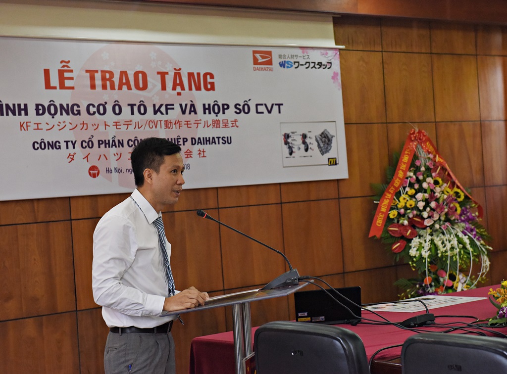 Trường ĐHBK Hà Nội tiếp nhận mô hình động cơ và hộp số của Daihatsu