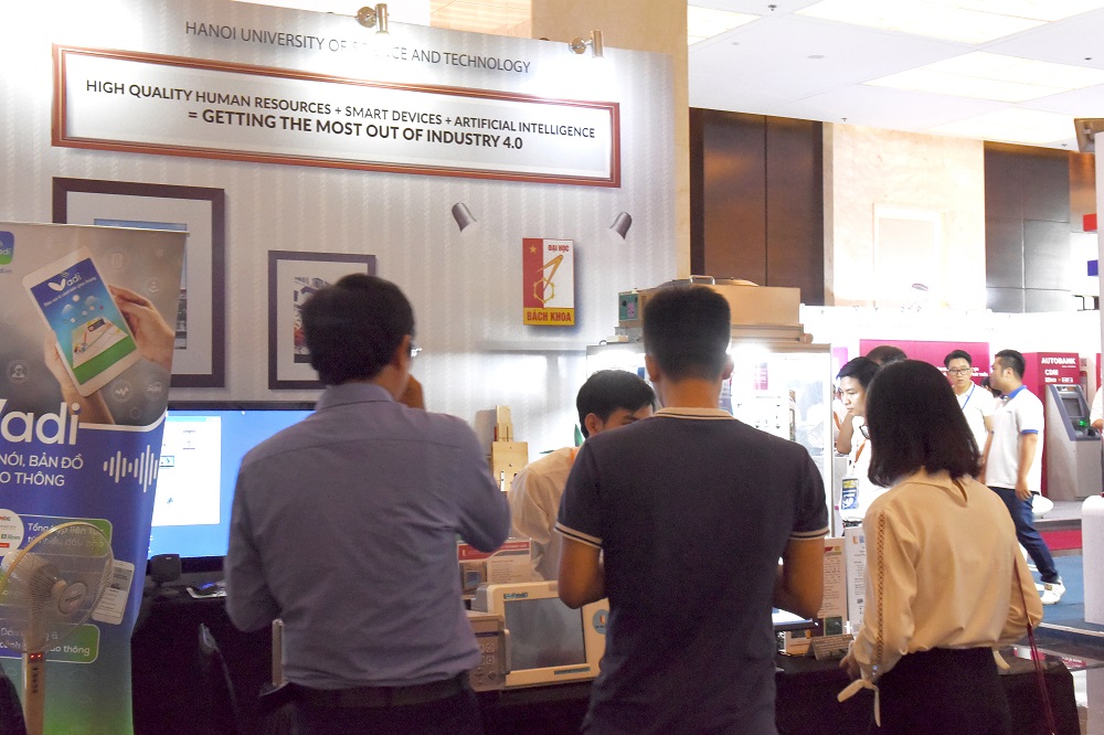Trường ĐHBK Hà Nội tham gia Diễn đàn cấp cao và Triển lãm quốc tế về Công nghiệp 4.0 - Industry 4.0 Summit 2018