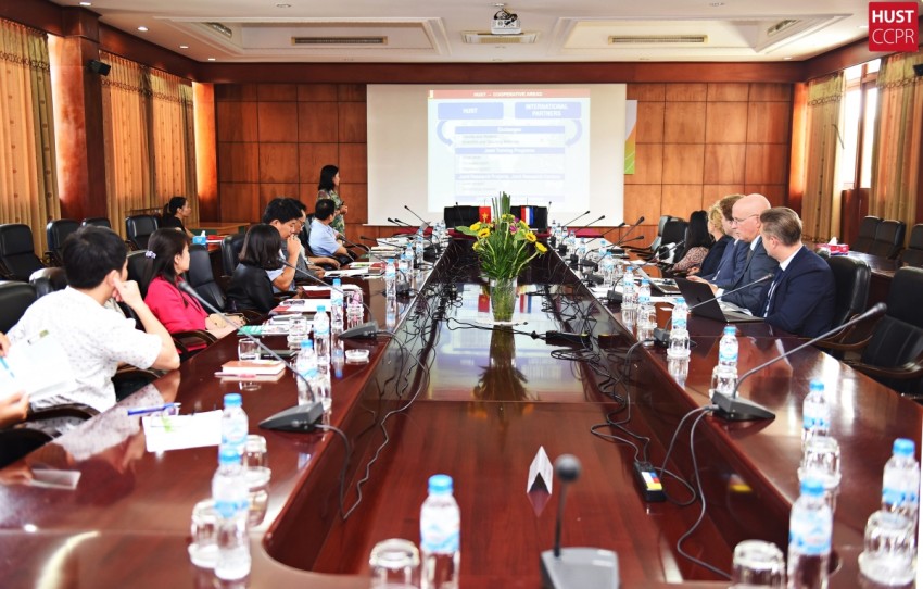 Trường ĐHBK Hà Nội và ĐH Khoa học Ứng dụng Saxion đẩy mạnh hợp tác đào tạo và nghiên cứu khoa học