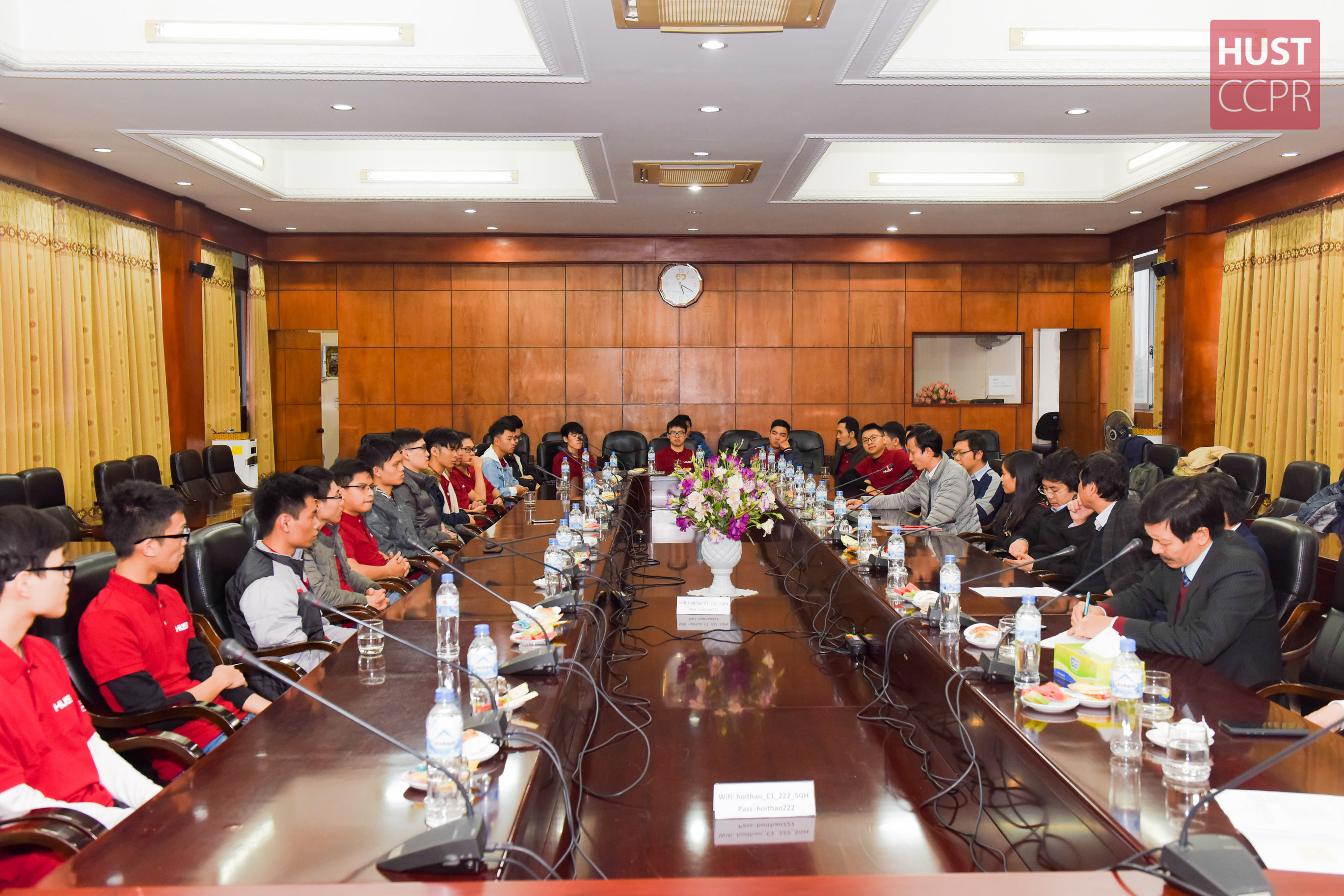 Ban Giám hiệu gặp gỡ sinh viên đạt thành tích xuất sắc trong kỳ thi Olympic Sinh viên Việt Nam và Kỳ thi lập trình sinh viên quốc tế ICPC 2018