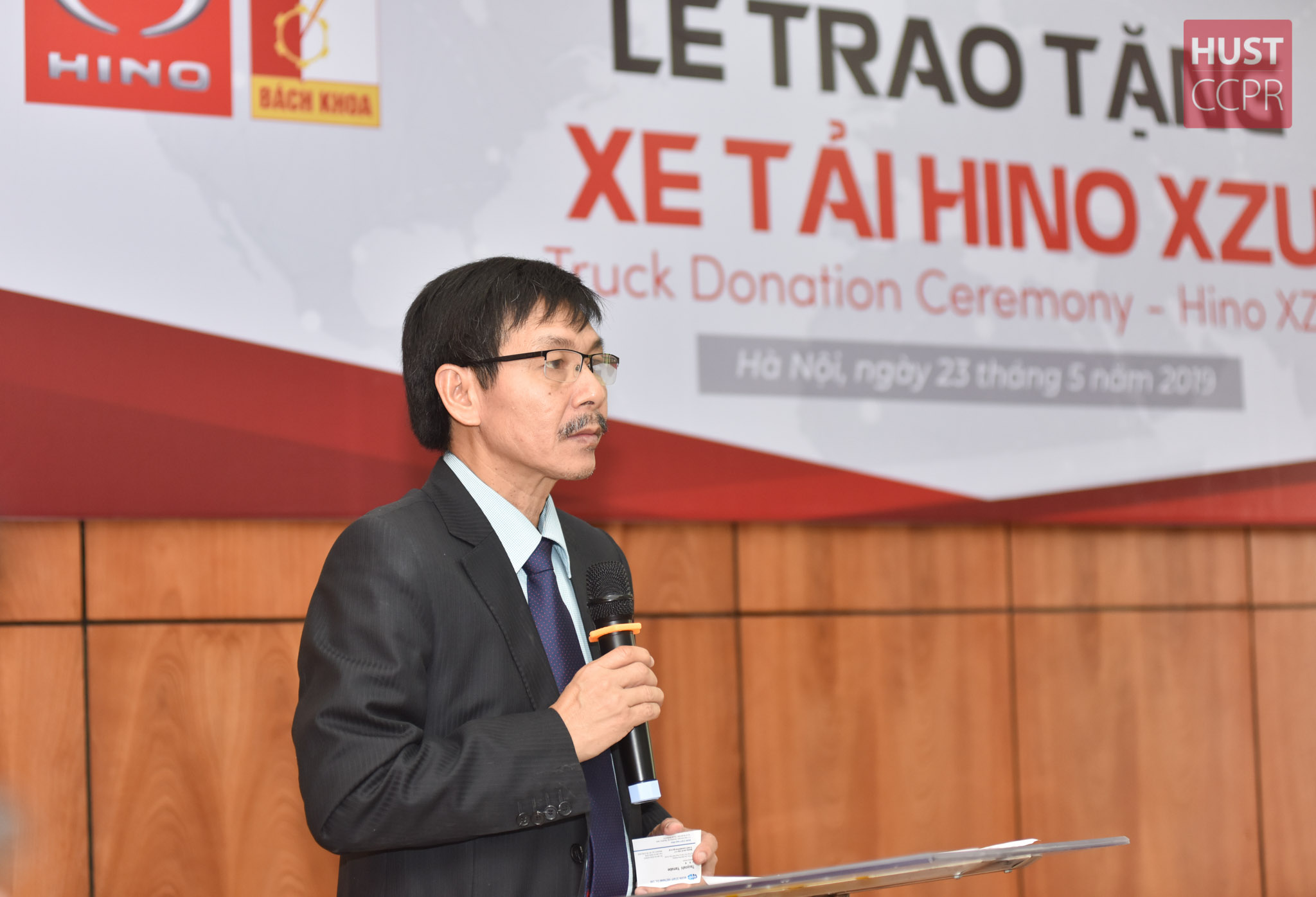 Trường ĐHBK Hà Nội được tài trợ xe tải Hino – XZU của Công ty Hino