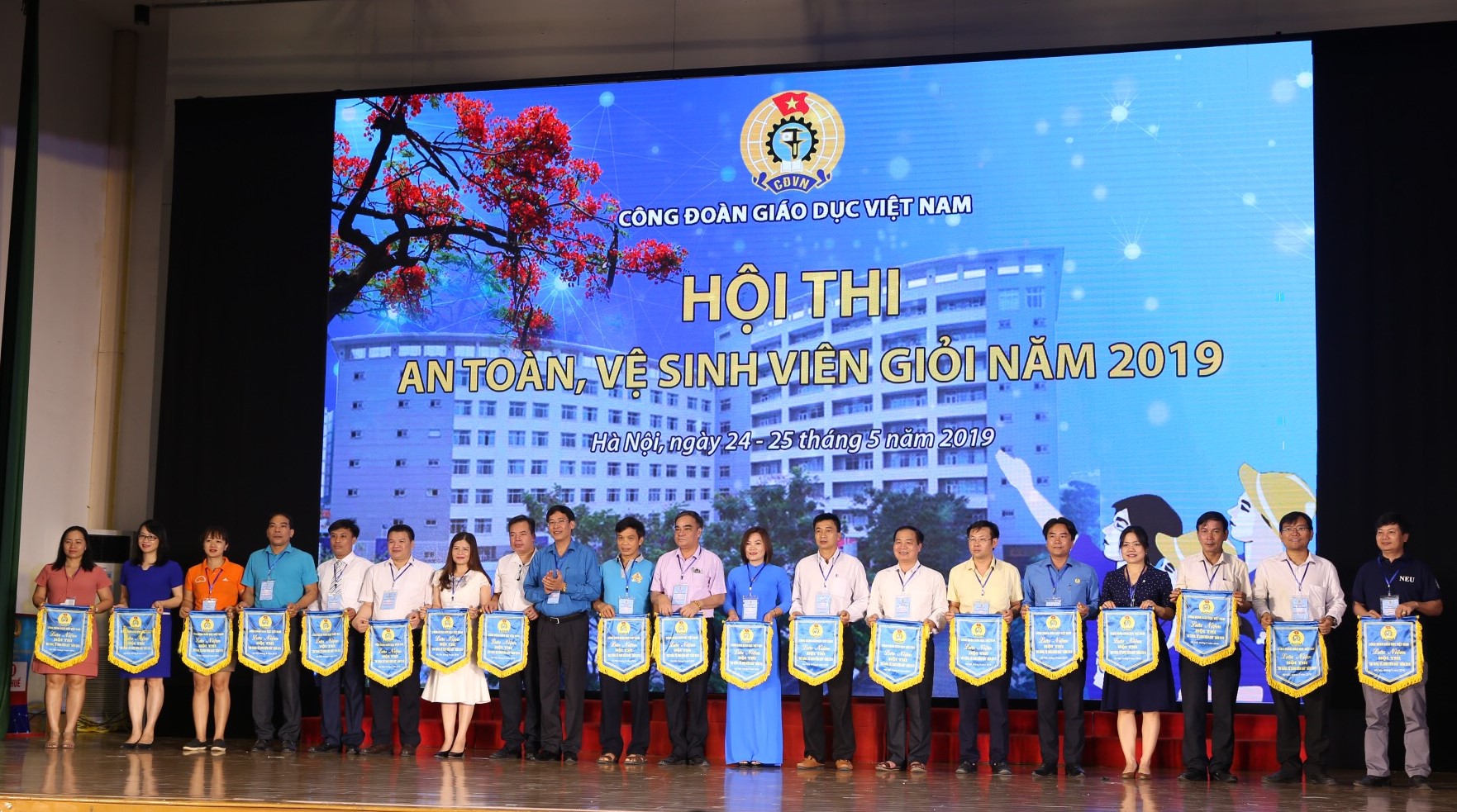 Trường ĐH Bách khoa Hà Nội giành giải Nhì cuộc thi “An toàn, vệ sinh viên giỏi” năm 2019