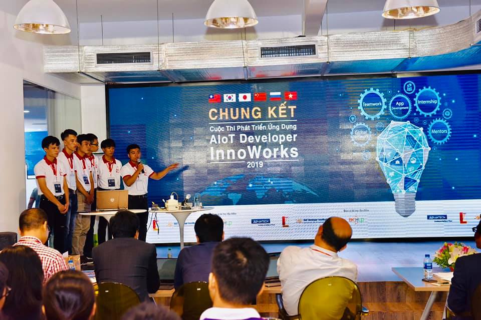 Trường ĐH Bách khoa Hà Nội giành Quán quân tại Cuộc thi “Phát triển Ứng dụng AIoT Developer InnoWorks 2019”