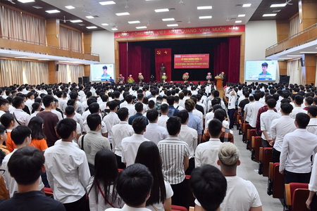 Không khí tưng bừng của thầy và trò trường CĐN BKHN trong ngày Lễ Khai giảng khóa 11 và bế giảng khóa 8