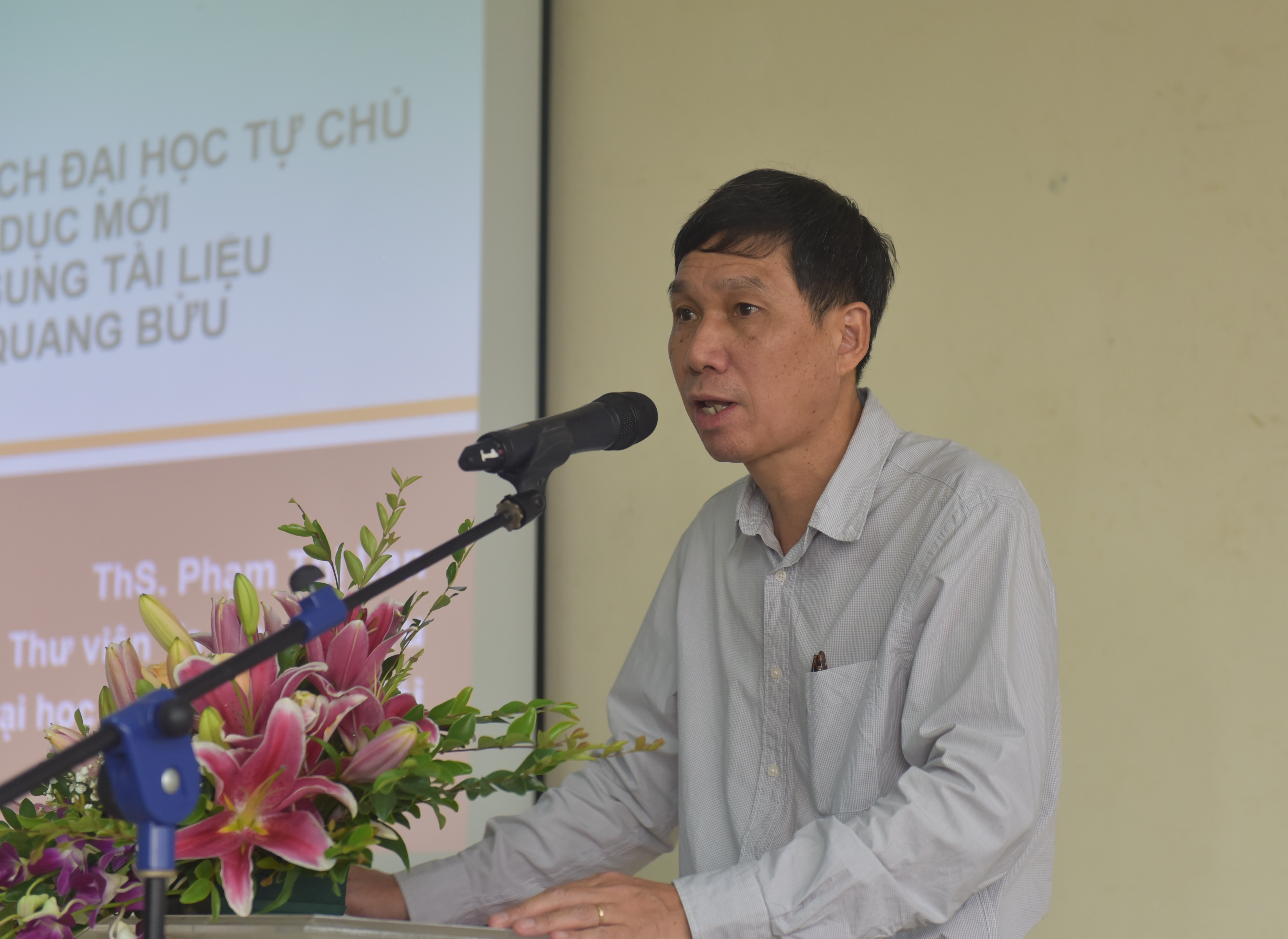 Hội thảo "Bổ sung nguồn lực thông tin trong cơ chế tự chủ đại học"