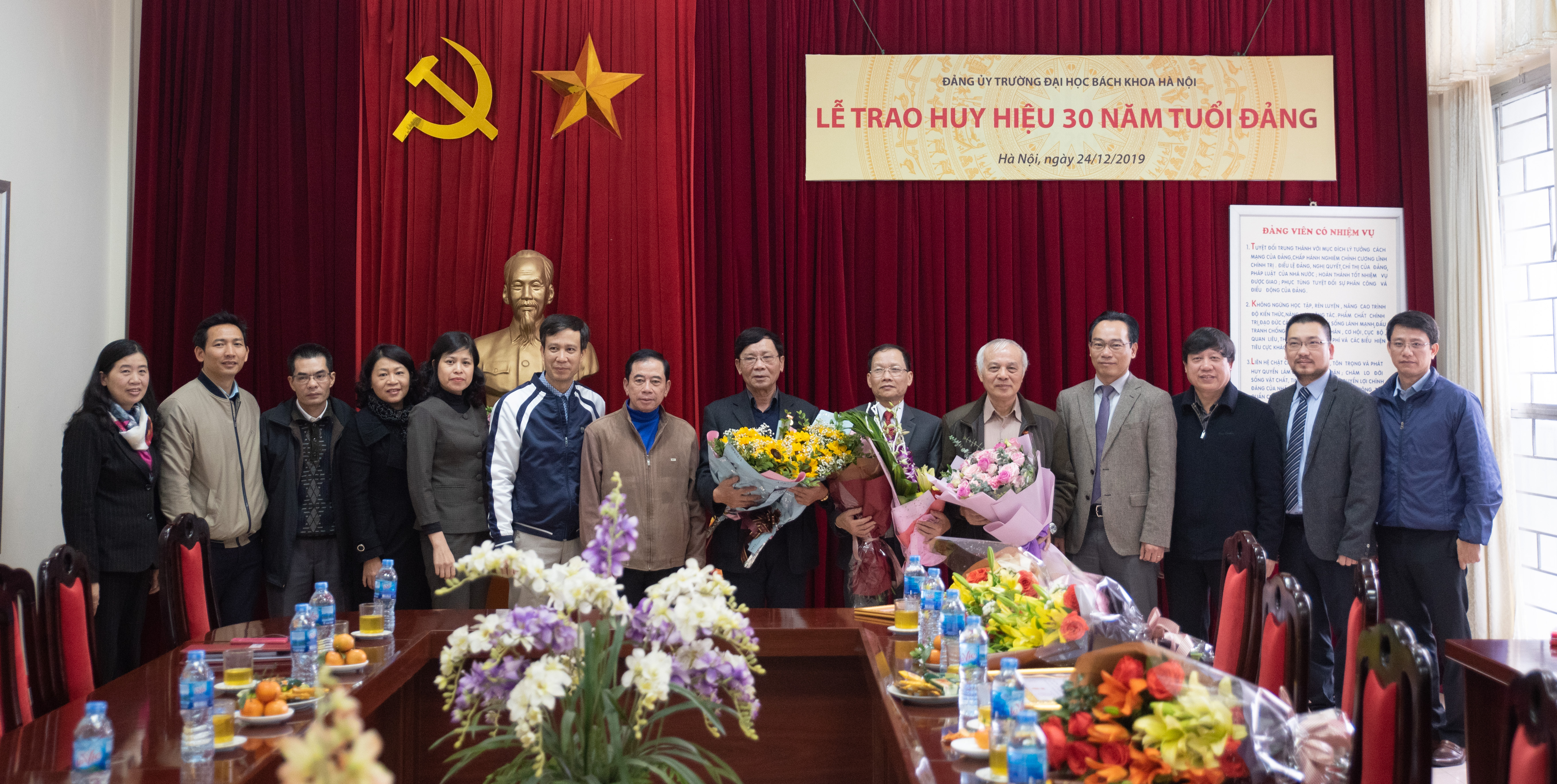 4 đồng chí thuộc Đảng bộ ĐH Bách khoa Hà Nội vinh dự nhận Huy hiệu 30 năm tuổi Đảng