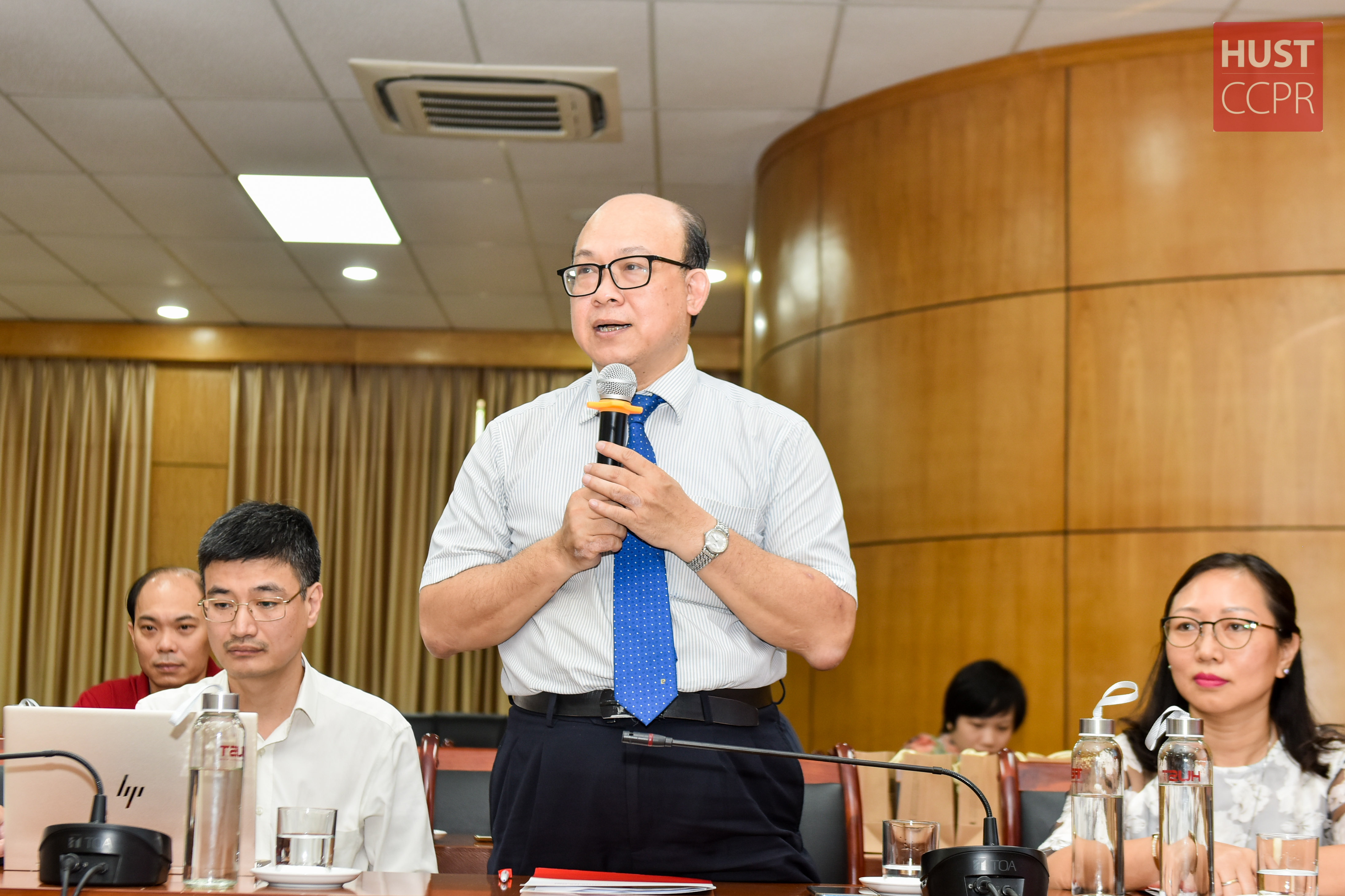 Cựu sinh viên ngành Máy chính xác và Công ty Mitutoyo Việt Nam trao tặng thiết bị cho Trường ĐHBK Hà Nội