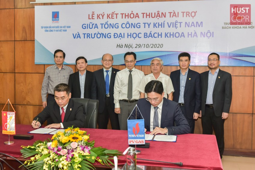 Bách khoa Hà Nội và PV GAS ký thỏa thuận tài trợ trị giá hơn 5 tỉ đồng