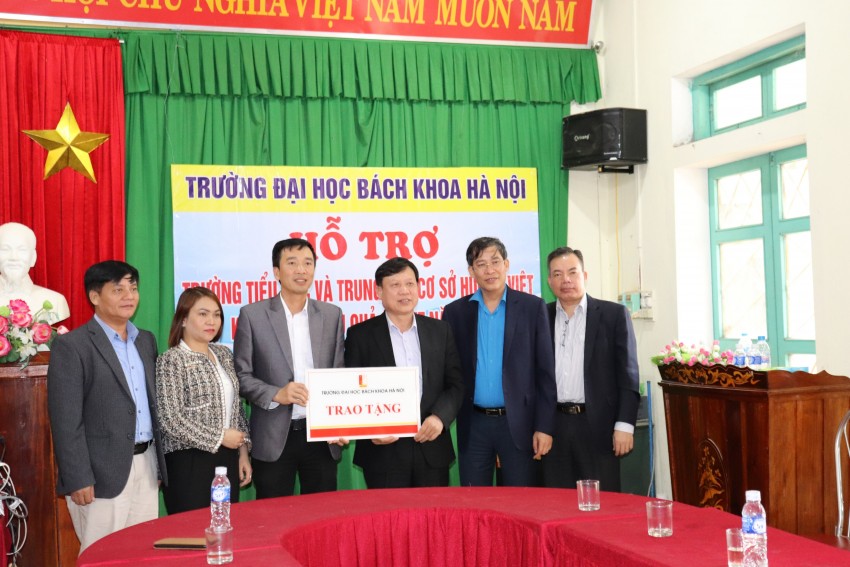 Bách khoa Hà Nội hỗ trợ trường học miền Trung bị ảnh hưởng bởi lũ lụt