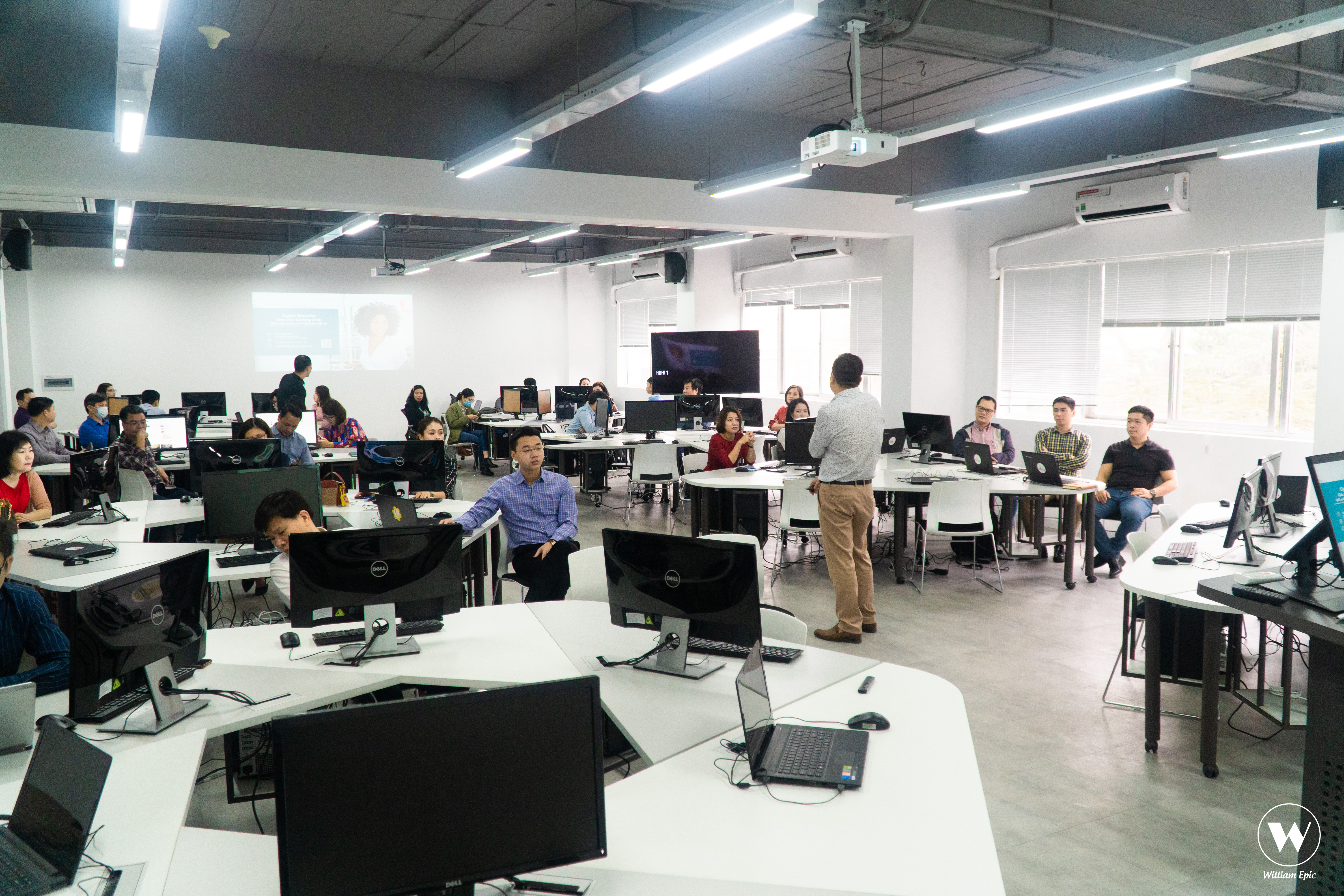 Lớp học nâng cao kiến thức an toàn thông tin trên không gian số cho cán bộ