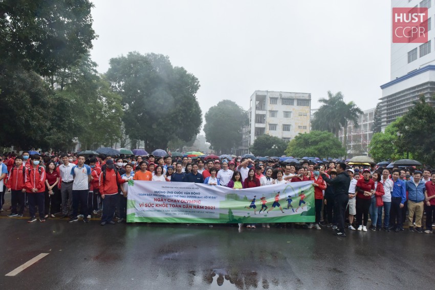 Thầy trò Bách khoa Hà Nội hưởng ứng ngày chạy Olympic 2021