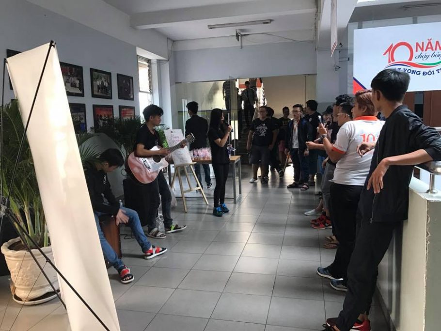 CLB FBK hát mừng ngày 8/3