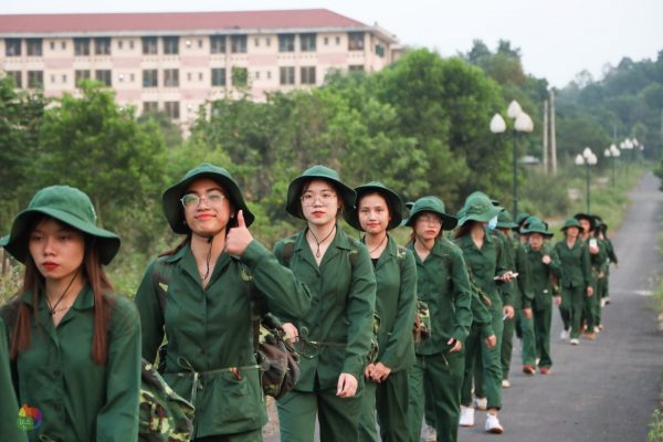 K54 tham gia hành trú quân tại Hòa Lạc