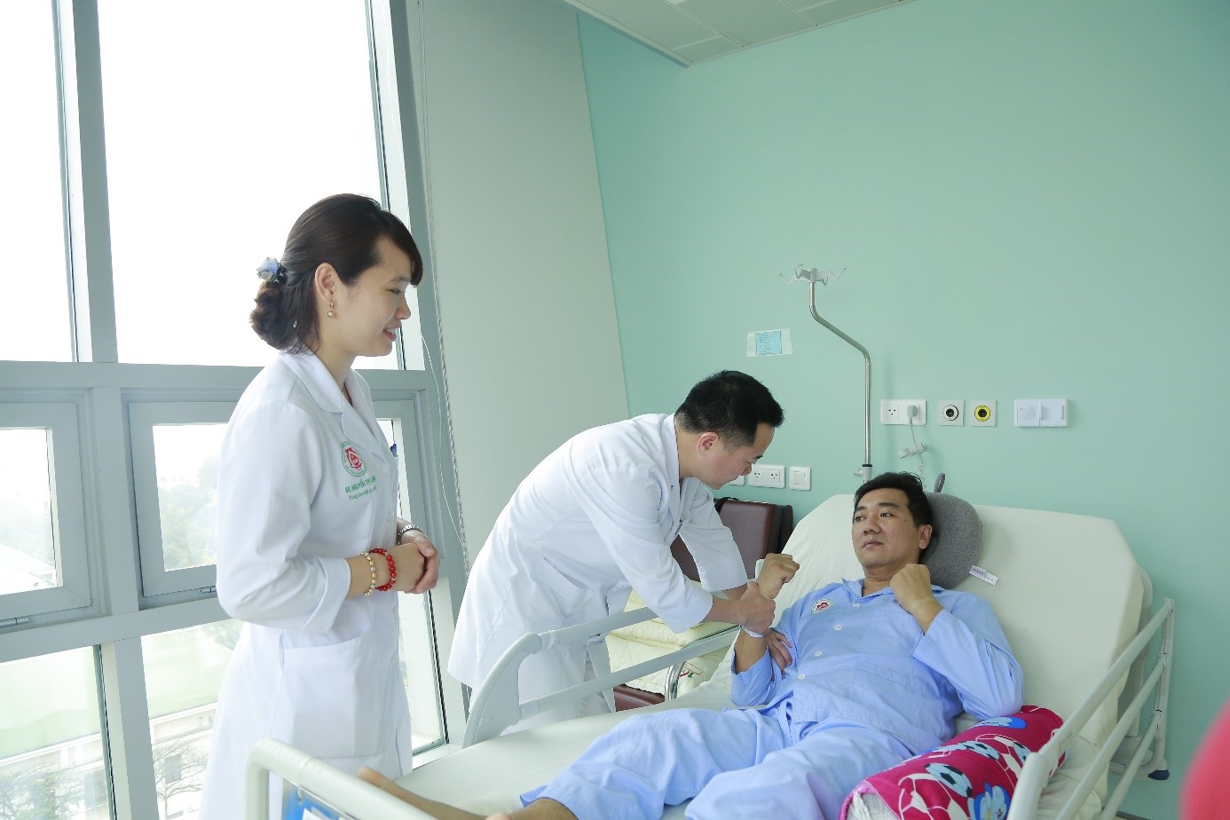 Thu hút người nước ngoài đến khám và điều trị