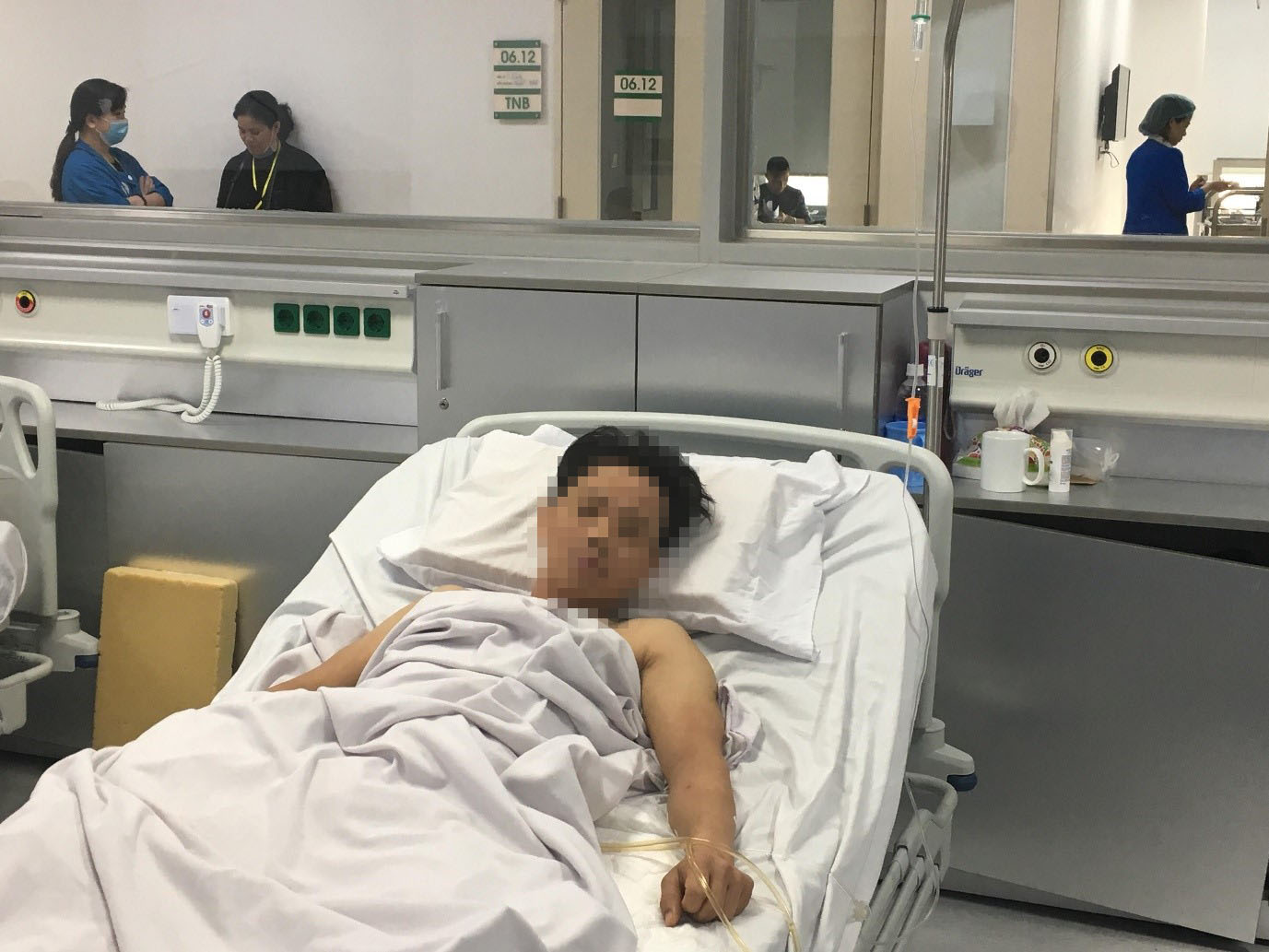 4 kíp bác sĩ thay phiên phẫu thuật cứu sống người đàn ông nguy kịch