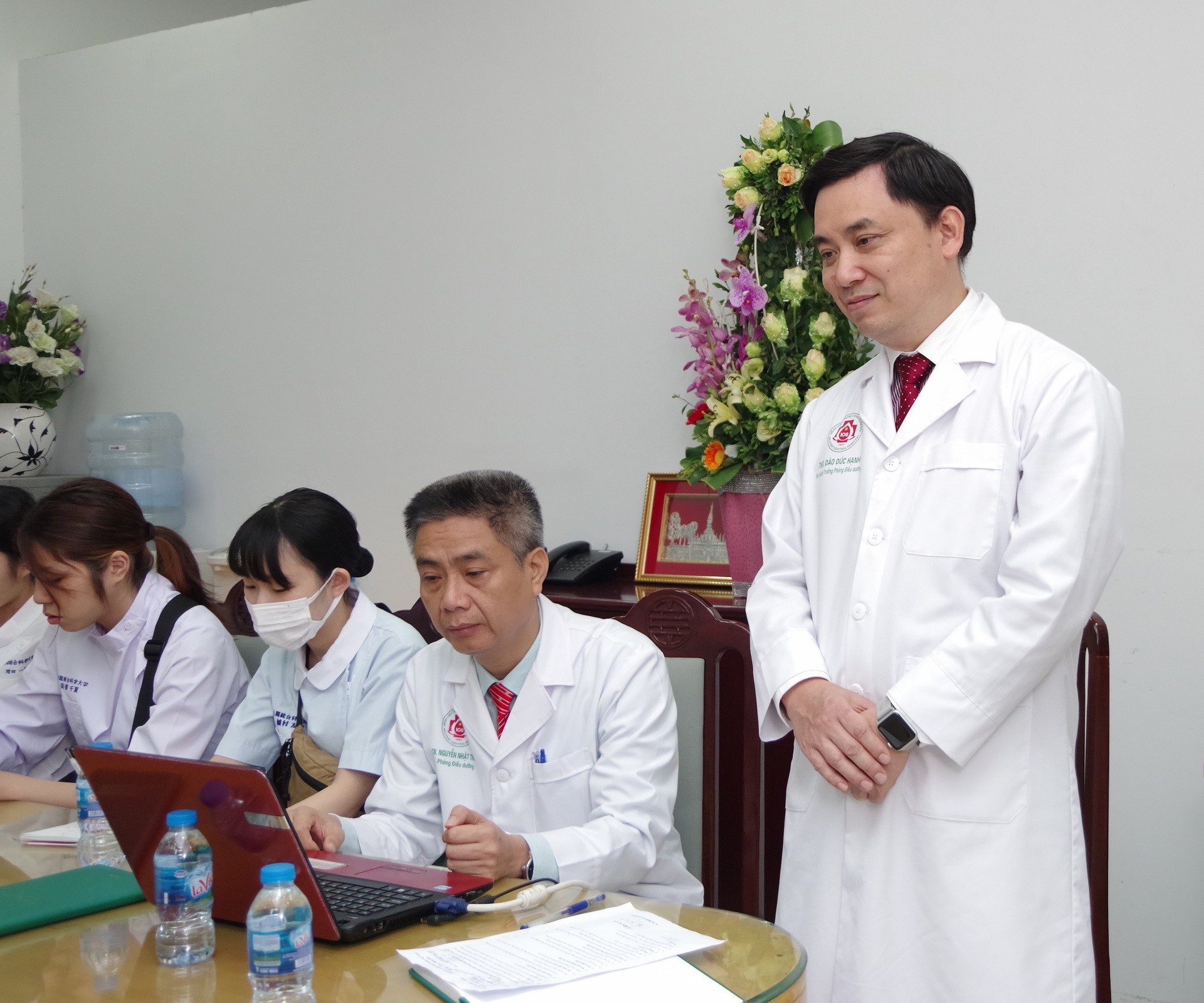 Đoàn sinh viên của trường đại học Khoa học tổng hợp nhân sinh Nhật Bản tới thăm và làm việc tại Bệnh viện TWQĐ 108
