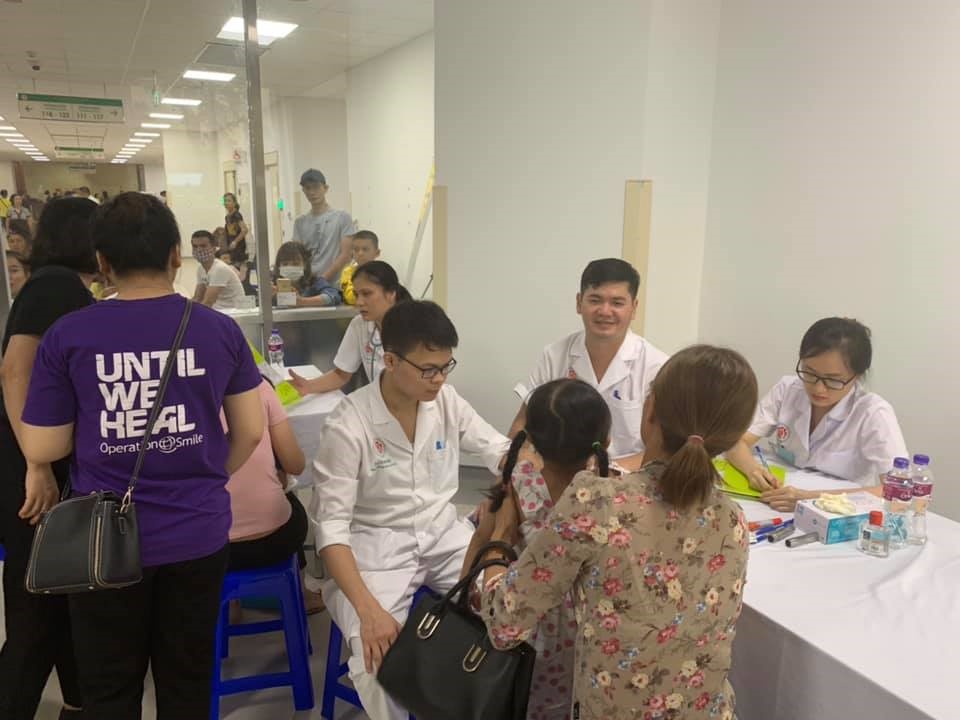 Mang lại nụ cười cho trẻ em dị tật
