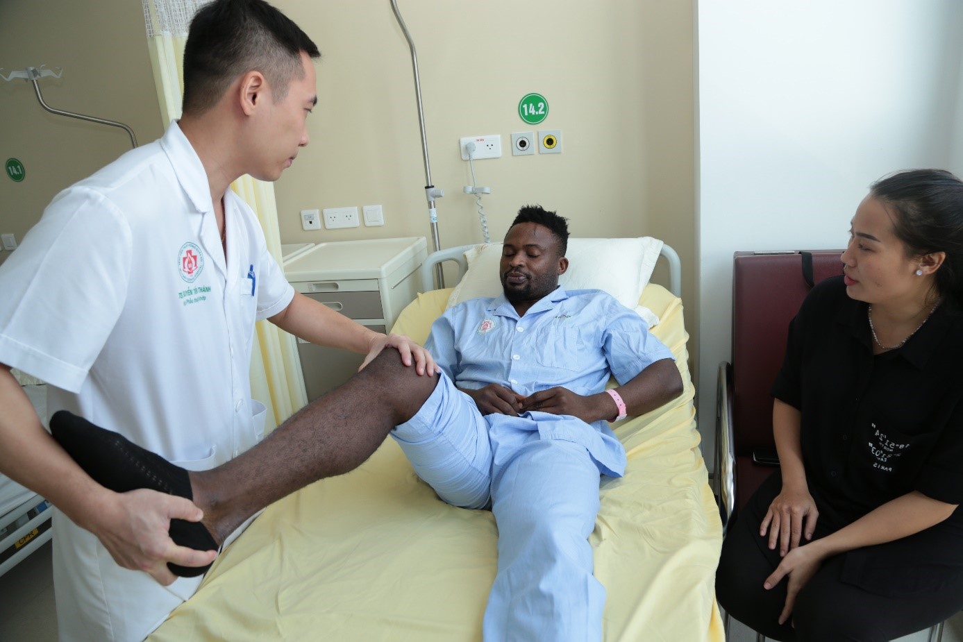 Phẫu thuật nội soi dây chằng chéo cho chân sút chủ lực CLB Hà Nội