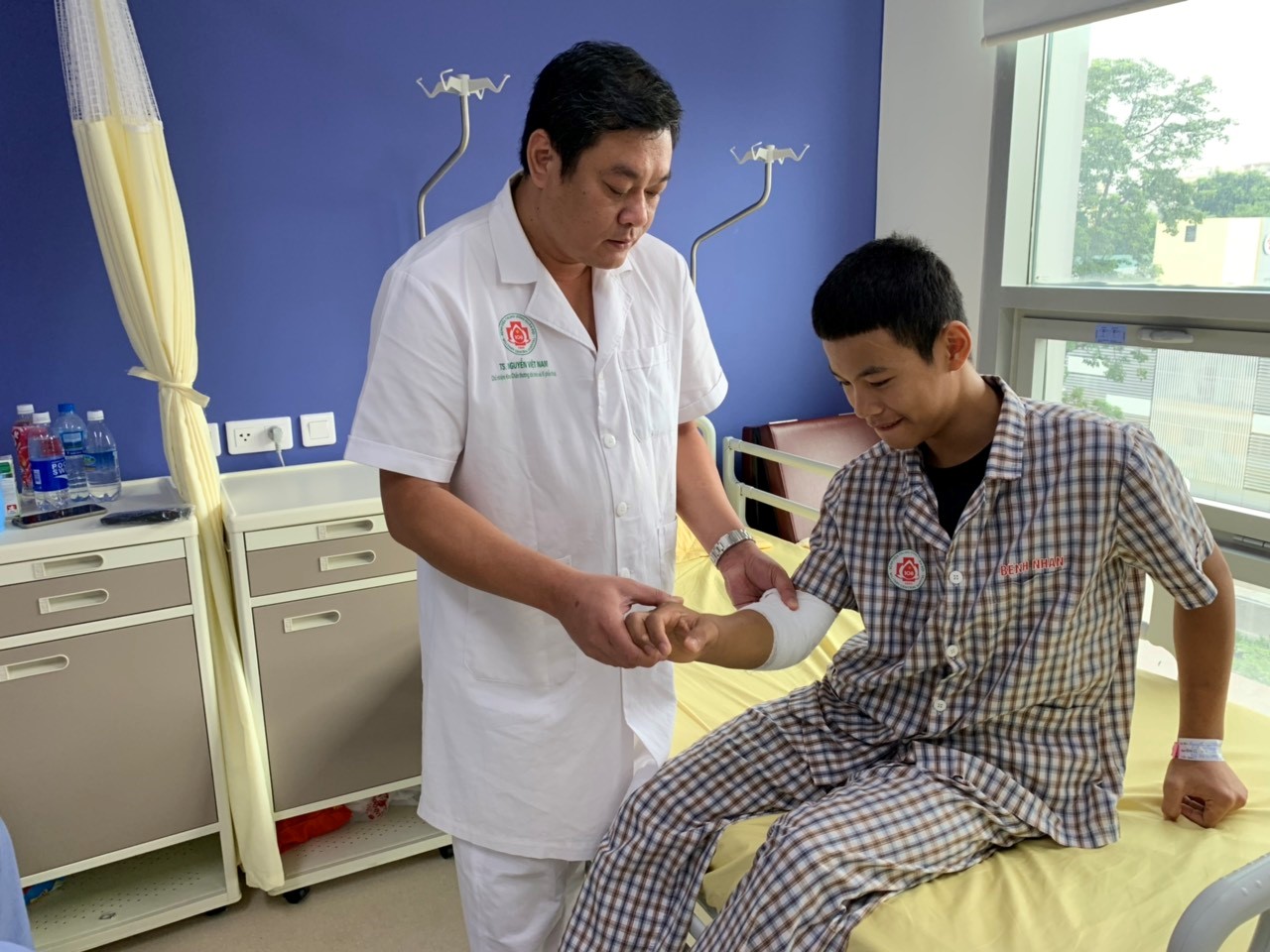 Ca đầu tiên sử dụng vít Herbert trong điều trị vỡ xương đài quay
