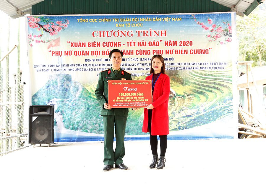 Phụ nữ Bệnh viện TWQĐ 108 đồng hành cùng phụ nữ biên cương tỉnh Hà Giang