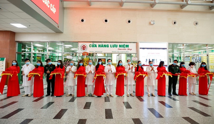 Khai trương cửa hàng lưu niệm Bệnh viện TWQĐ 108