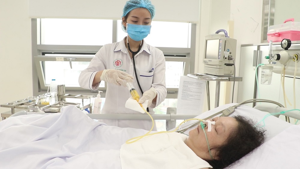 Bệnh viện TWQĐ 108 hỗ trợ cung cấp các suất ăn qua sonde cho bệnh nhân nặng tại Bệnh viện Bạch Mai