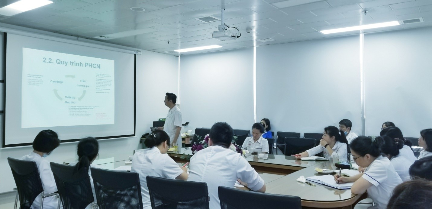Liên tục trau dồi và nâng cao chuyên môn phục hồi chức năng cho bệnh nhân sau đột quỵ não