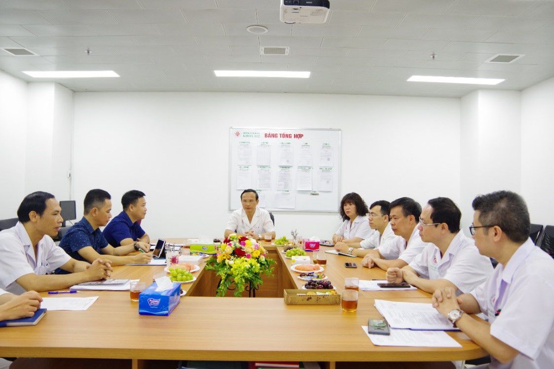 Hai khoa lâm sàng đầu tiên trong quân đội được cấp chứng nhận đạt tiêu chuẩn ISO 9001:2015