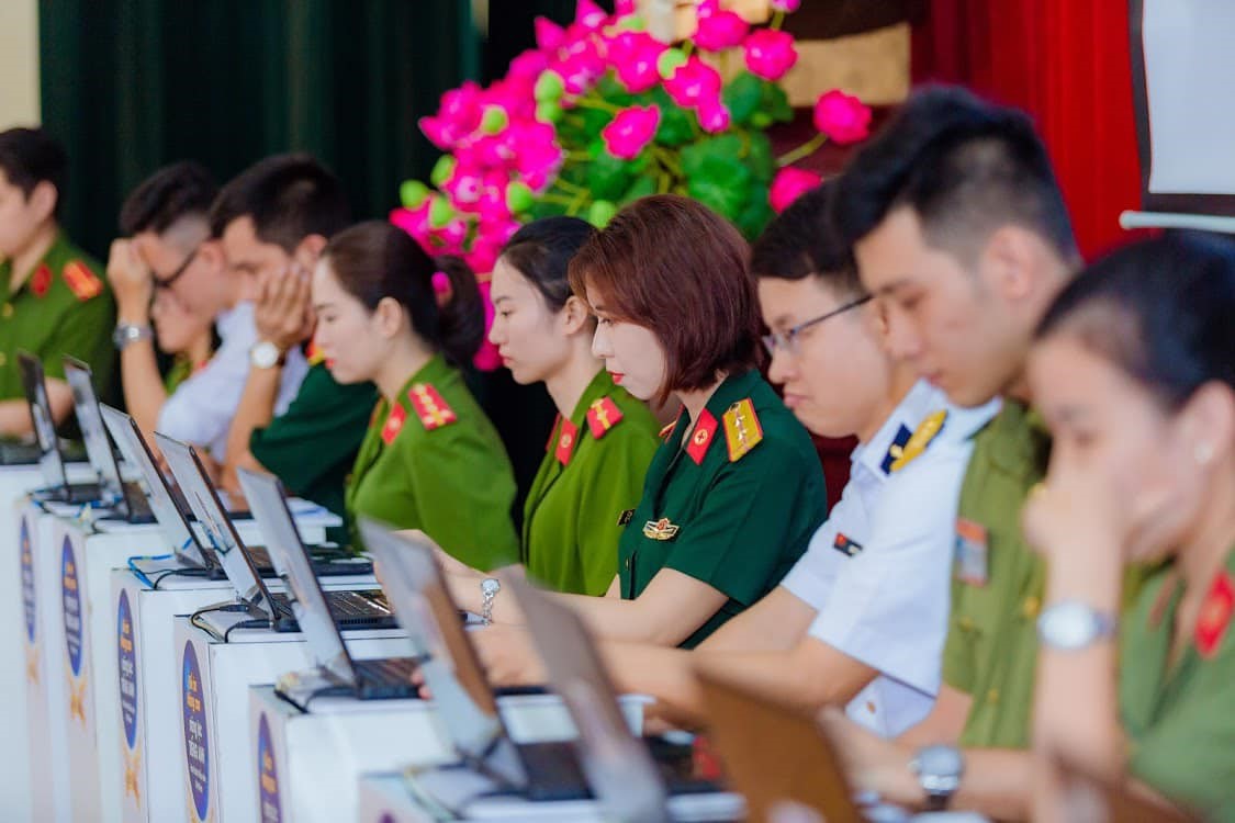 Chúc mừng kỹ thuật viên của Bệnh viện bước tiếp vào vòng chung kết Cuộc thi Olympic Tiếng Anh